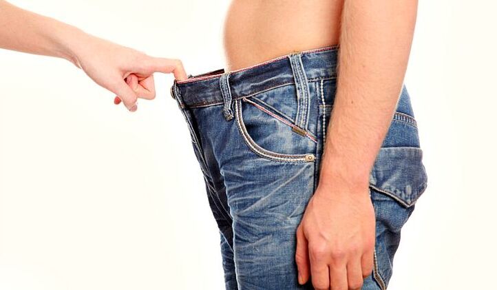 een vrouw wil een man met een penis vergroot door frisdrank